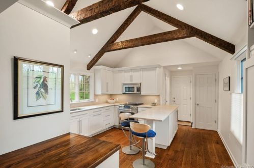 3 Huckleberry Hl Rd, Wilton CT 06897-2802 exterior