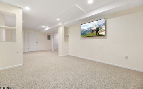 15 Lapis Cir, Town Center NJ 07052-2160 exterior