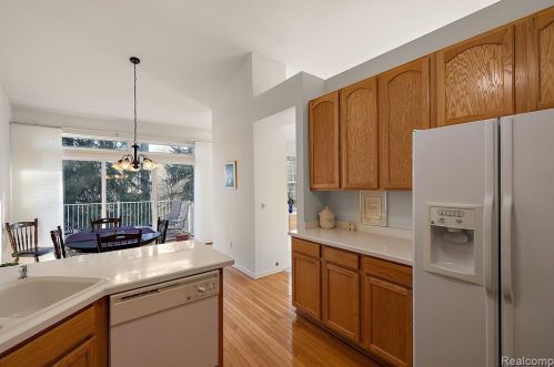 1342 Alameda Blvd, Troy MI 48085-6739 exterior