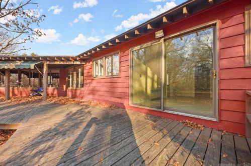 51 Lyons Plains Rd, Westport CT 06880-1305 exterior