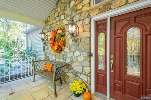 61 Glasgow Ter, Mahwah, NJ 07430-1612