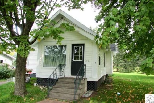 2526 Hutchinson Rd, Duluth, MN 55811-2917