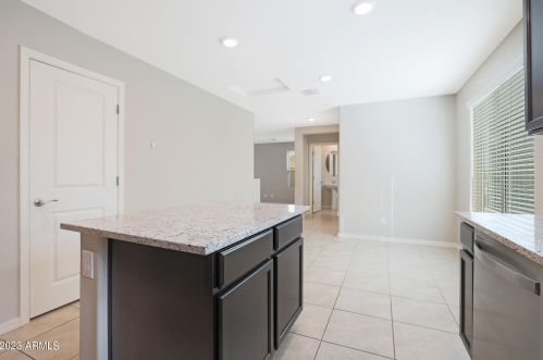 8029 Albeniz Pl, Phoenix AZ  85043 exterior