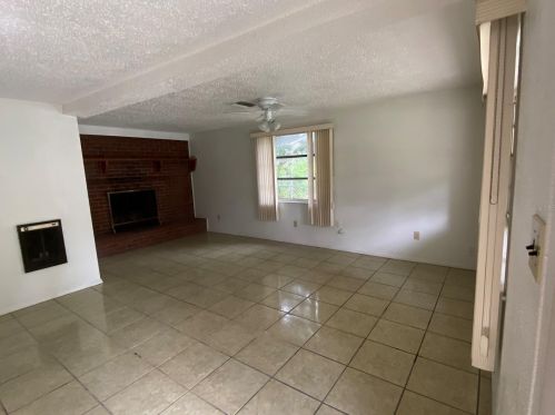 8705 39th St, Tampa, FL 33604-2409