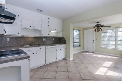 232 7 Ave, Boynton Beach FL 33435-3879 exterior