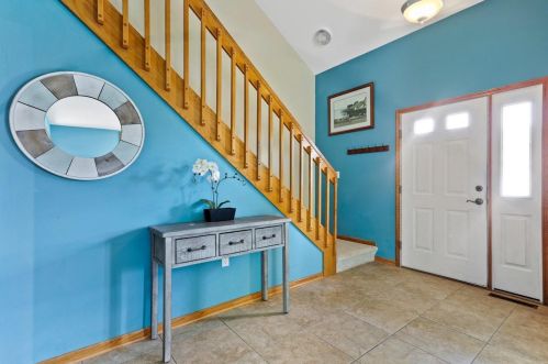 3212 Stonecreek Dr, Madison, WI 53719-5250