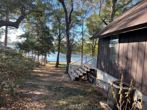 453 Squirrel Rd, Defuniak Springs FL 32433-7682 exterior