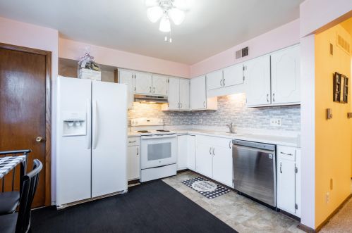 5135 Camelot Ln, Milwaukee WI 53221-3121 exterior