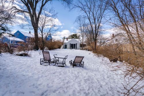 35 Village Rd, Concord NH  03304-4435 exterior