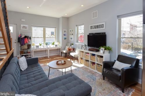 2307 Carpenter St, Philadelphia PA 19146-2516 exterior