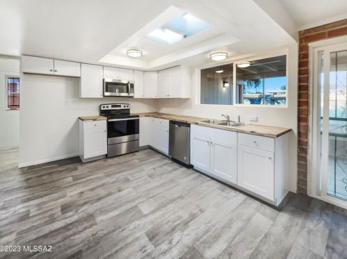 1822 Camino Seco, Tucson AZ  85710-7241 exterior