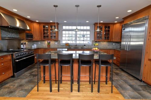 668 Ridgebury Rd, Ridgefield CT 06877-1117 exterior