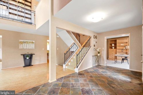 16 Arlive Ct, Rockville MD 20854-2978 exterior