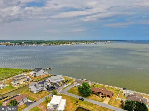 8 Bay Dr, Lewes DE 19958-9255 exterior