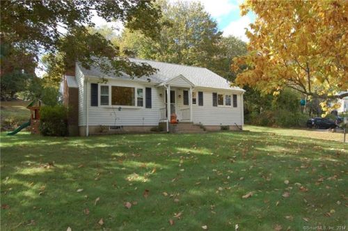 186 Maple Ave, Uncasville CT  06382-2018 exterior