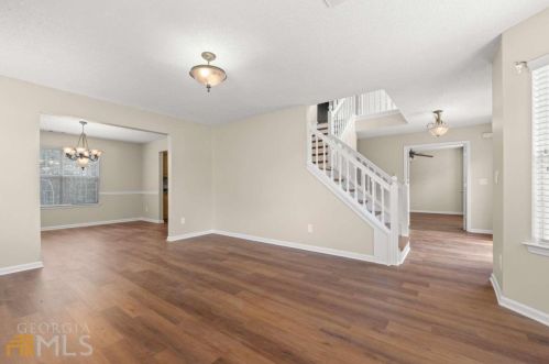 1560 Rogers Crossing Dr, Lithonia GA  30058-7005 exterior