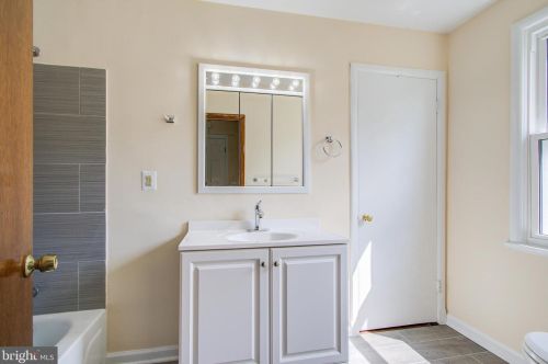 215 Highland Ave, Rockville MD  20850-4136 exterior