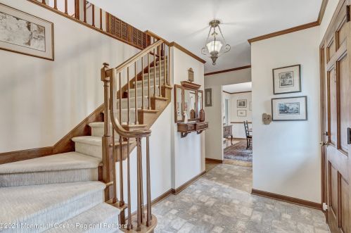 600 Edgemere Dr, Red Bank NJ 07711 exterior