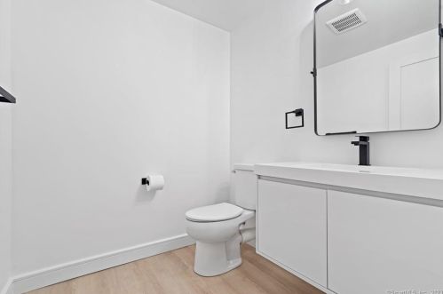 37 Walnut Hill Rd, Ridgefield CT  06877-2906 exterior