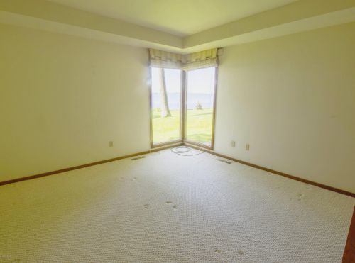 300 Cir Dr, Meskegon MI 49445-2712 exterior