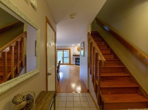 191 Candlewood Dr, Enfield, CT 06082-2742