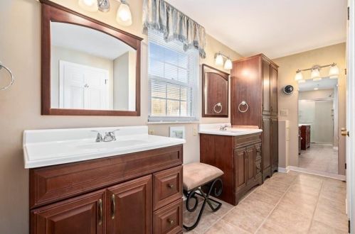 100 Thornberry Dr, Pittsburgh PA 15237-3349 exterior