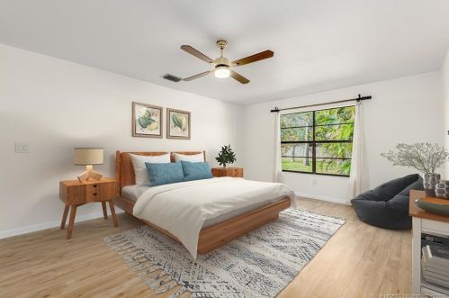 130 Ridgecrest Dr, Fort Pierce, FL 34953-5400