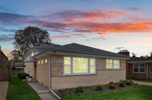 689 Berkley Ave, Elmhurst, IL 60126-4203