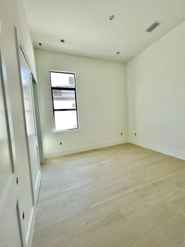 681 93 Ave, Naples FL 34108-2438 exterior