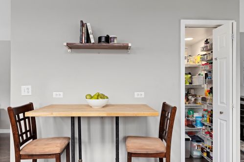 1323 Hamilton Ave, Elmhurst IL 60126-5407 exterior