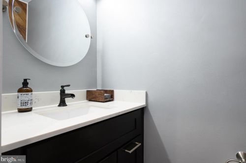 747 Bobwhite Ln, Huntingdon Valley PA 19006-2117 exterior