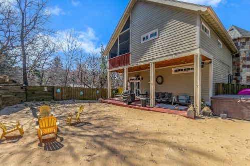 665 Shelby St, Gary IN 46403-2254 exterior