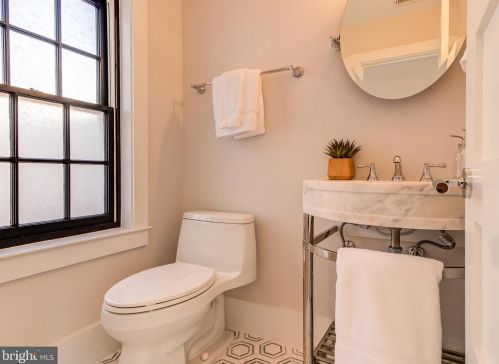 3025 Dent Pl, Washington DC 20007-2916 exterior