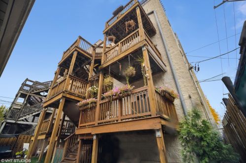 1618 Oakley Ave, Chicago IL  60647-5392 exterior