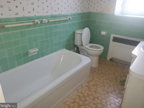 1002 Haworth St, Philadelphia PA 19124-2506 exterior