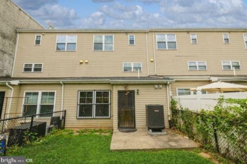 1311 Marshall St, Philadelphia PA 19122-4314 exterior