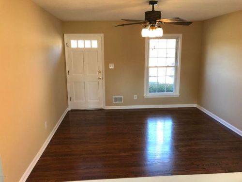 9106 Farnham Dr, Louisville, KY 40242-3431