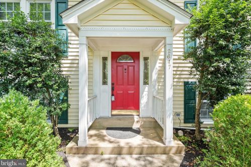 2647 Conquest Pl, Herndon, VA 20171-2628