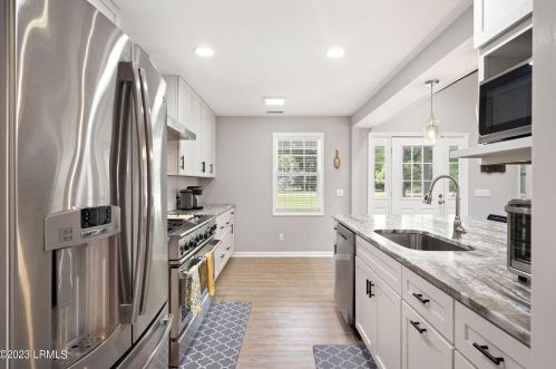 35 Grande Oaks Dr, Bluffton SC 29910-5502 exterior