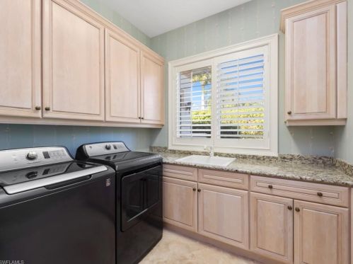 3852 Isla Del Sol Way, Naples FL 34114-9485 exterior