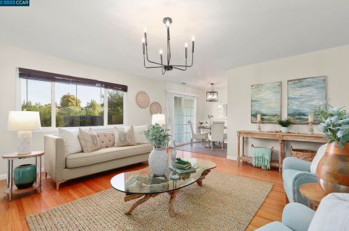 1872 Queens Rd, Concord CA  94519-1722 exterior