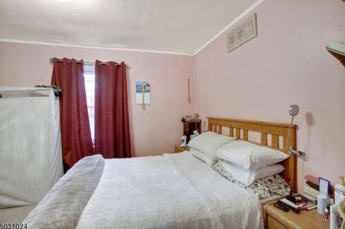 31 Mission St, Montclair NJ  07042-4517 exterior