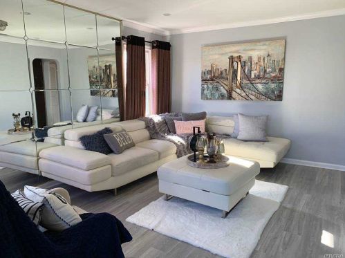 20 Gates Ave, Valley Stream, NY 11580-3204