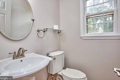 14613 Stonewall Dr, Silver Spring MD 20905-5857 exterior