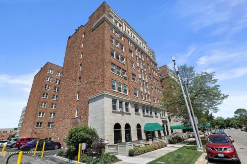 1028 Juneau Ave, Milwaukee WI 53202-2933 exterior