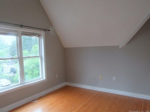 29 Bayview Ave, Norwalk CT 06854-2003 exterior