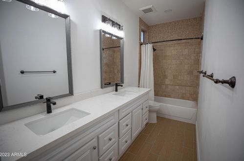 22037 55th St, Phoenix AZ  85054-7151 exterior