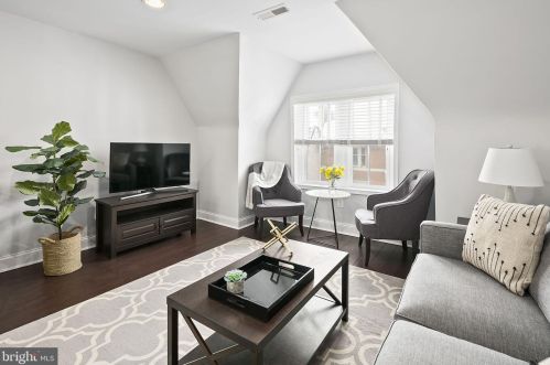 1409 Hopkins St, Washington DC 20036-5922 exterior