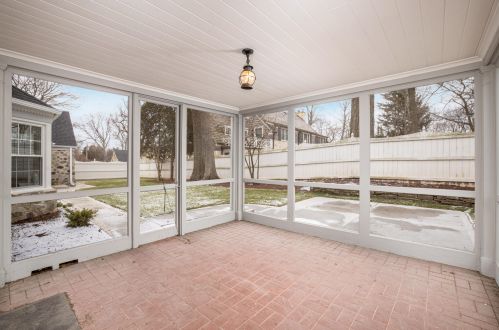 405 Daphne Rd, Milwaukee WI  53217-4242 exterior