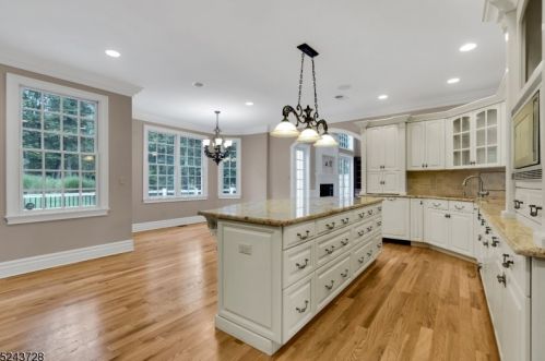 2 Caruso Ct, Bridgewater NJ 08807-2149 exterior